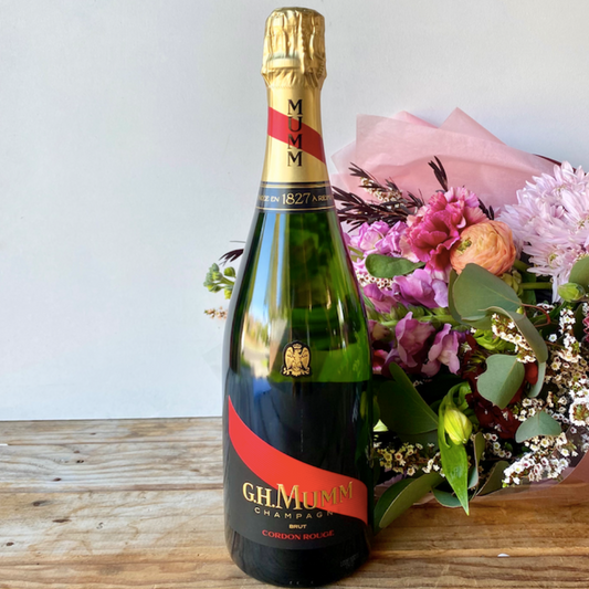 MUMM champagne and flower bouquet
